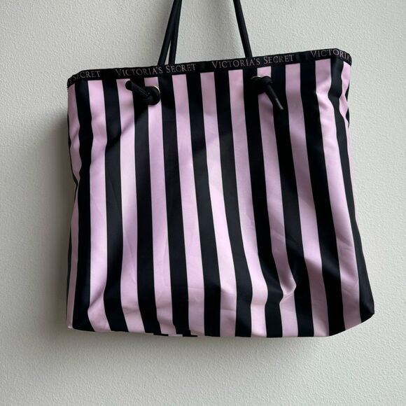 Victoria’s Secret Reversible Pink Black Stripe Floral Large Weekender Carry Tote - Picture 9 of 11